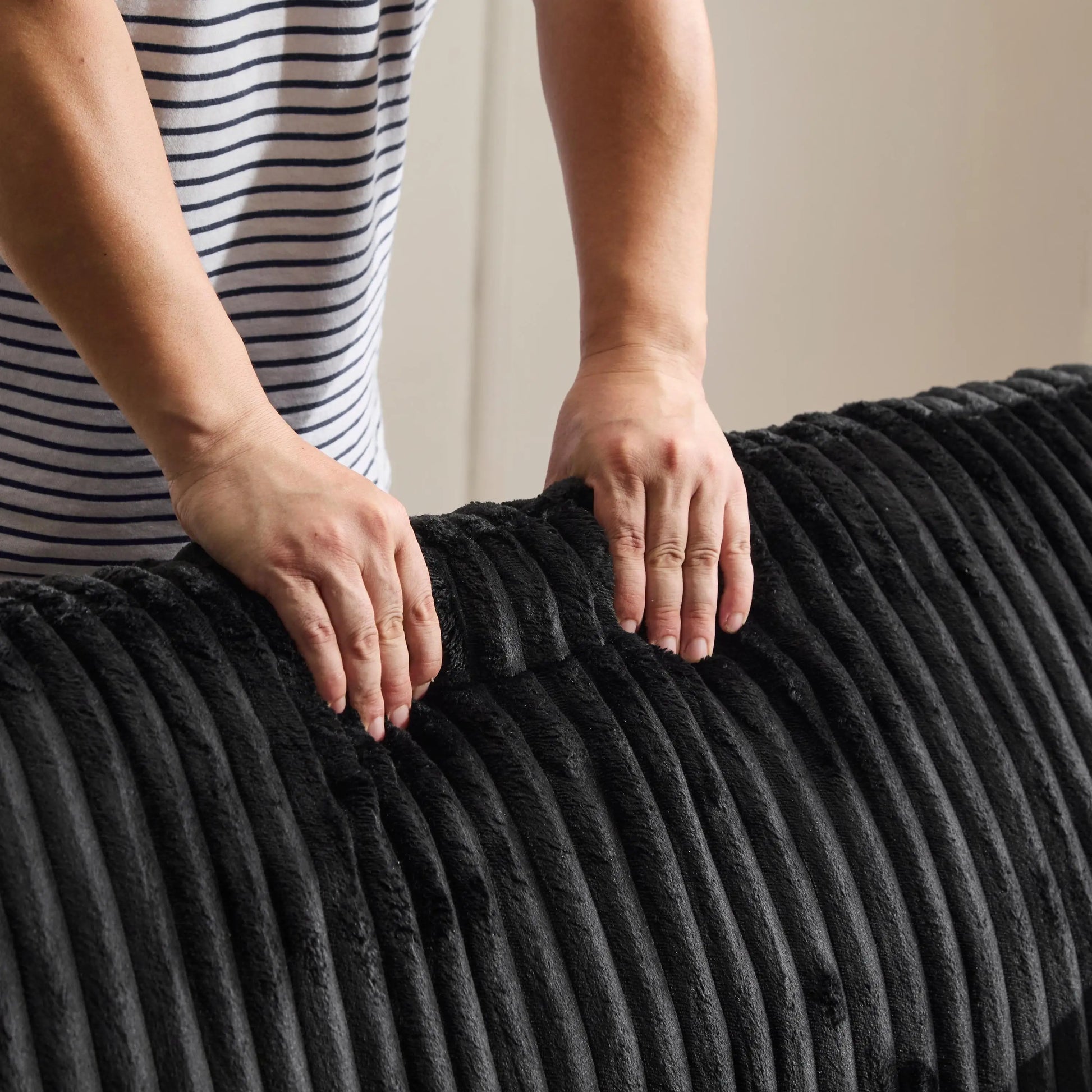 Tissu velours côtelé noir canapé modulable — Modulora